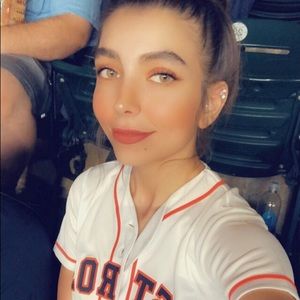 Meet your Posher, Lina